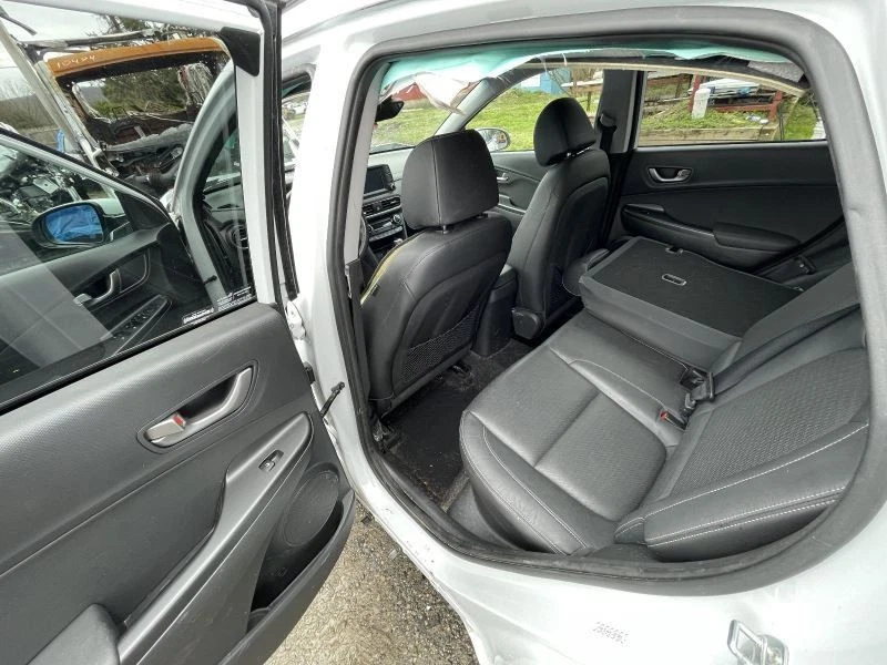 2018-2023 HYUNDAI KONA LEFT ROCKER W/POST WHITE PC:P6W 112K -LIMITED- 55682 - Image 2 of 4