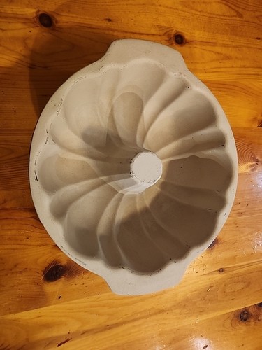 The Pampered Chef Family Heritage Stoneware Fluted Bundt Cake Pan 10" 1440 - Picture 2 of 5