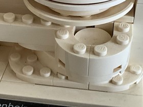 LEGO ARCHITECTURE: Solomon Guggenheim Museum (21035) With Box And Instructions.