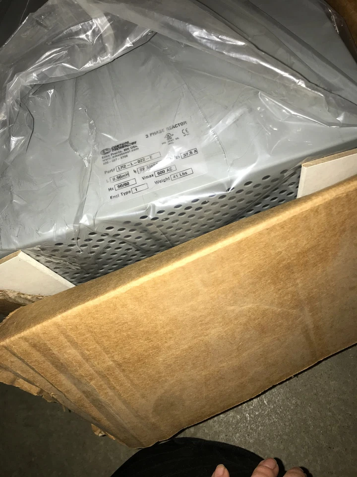 Reactor trifásico Emerson/Control Techniques LR2-L-022-E (0,50 mH, 22 amperios CA Foto 2 de 2