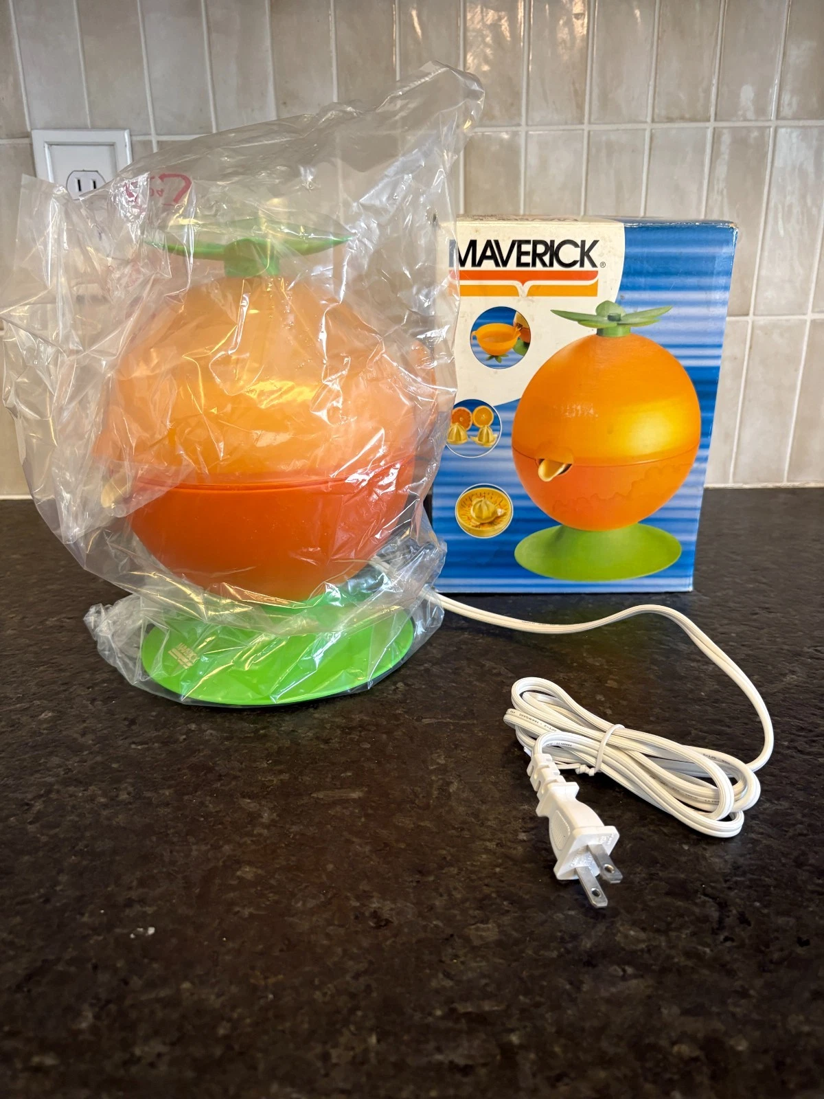 Vintage Retro Maverick Countertop Citrus Happy Juicer Orange Shaped NWT