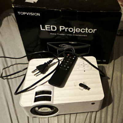 TOPVISION T6 Beamer 1080p FHD 16:9 HDMI/USB Weiß mit FB und mit HMDI KABEL!