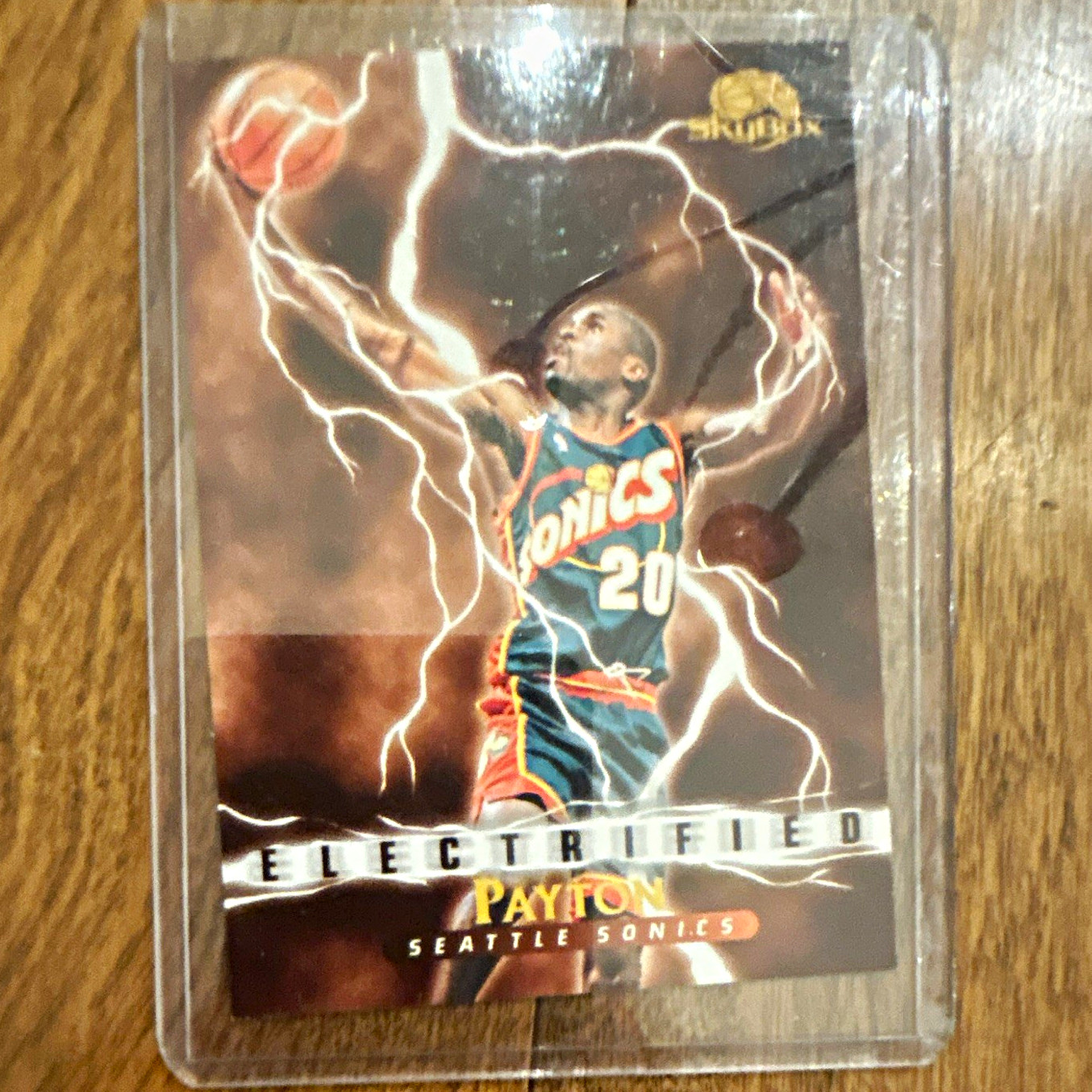 Fleer/SkyBox 1998 Electrified Gary Payton Seattle SuperSonics #28F Card