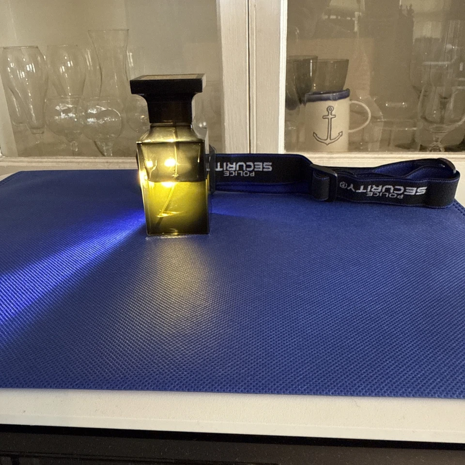 Botella Tom Ford Ciprés Italiano 50ml 35ml Izquierda Usado. Lote Dorado. Foto 4 de 4