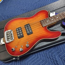 Basso elettrico G&L ASAT di Leo Cherry Sunburst con custodia rigida
