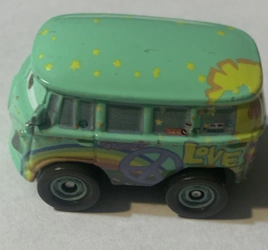 Disney Pixar Cars Fillmore VW Bus 1:55 Mattel Diecast Hippie Van Suelto Foto 2 de 4