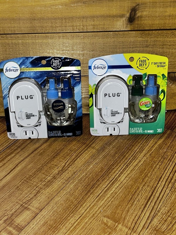 Febreze Plug In Fresh Scented Oil Refill and Warmer Set NEW