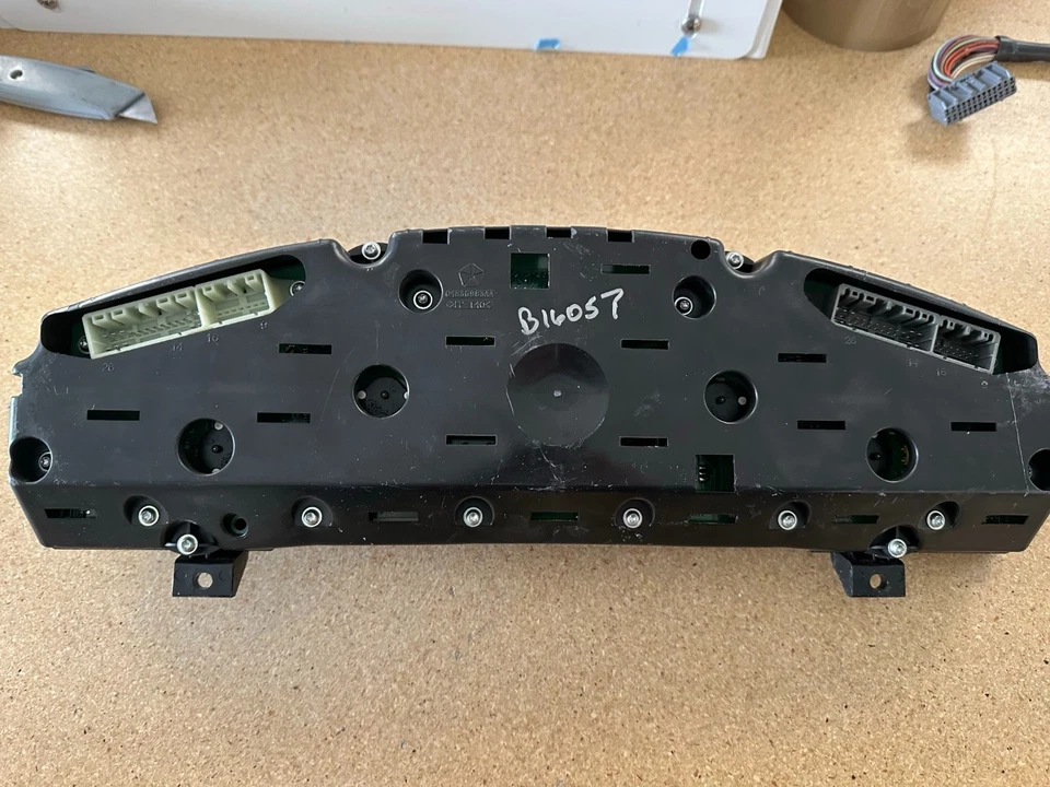 Cuadro de instrumentos velocímetro indicadores de panel de instrumentos Chrysler 300 2007 94.804 millas Foto 2 de 4