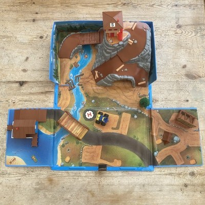 Micro Machines 4x4 Off Road Country Campout Galoob, 1990 Spielset im Koffer & Auto