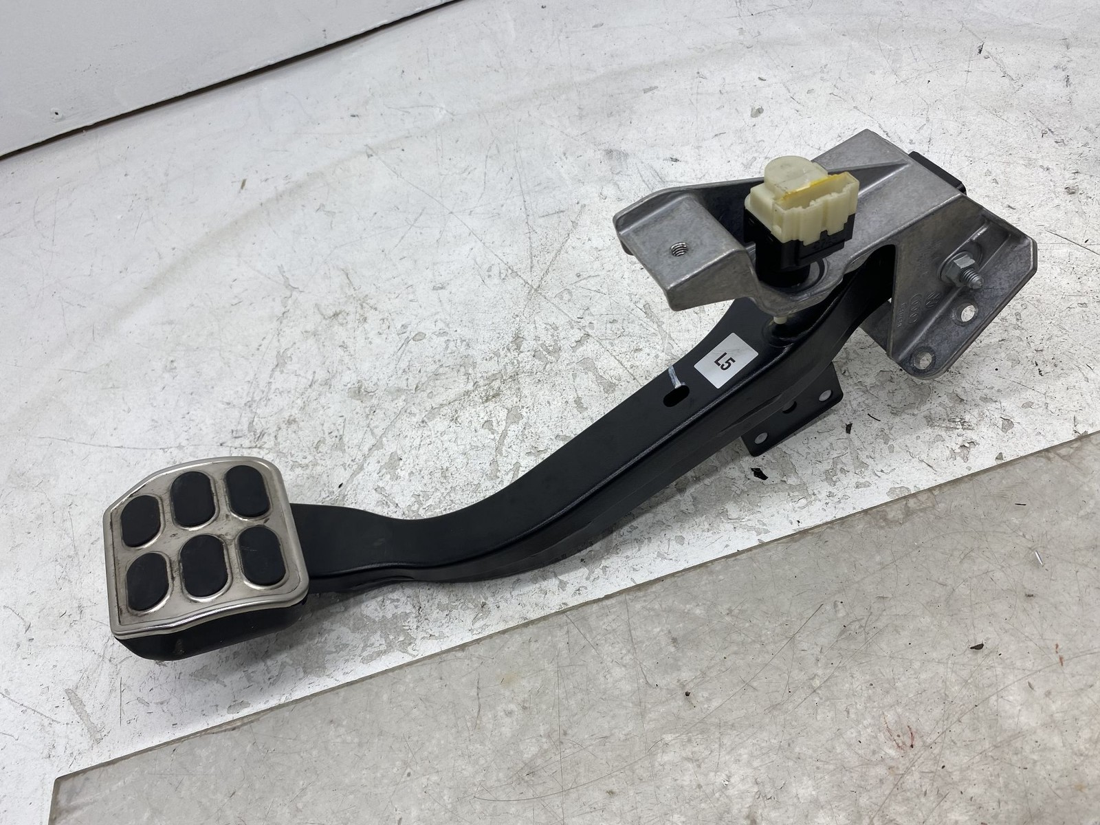 2013-2018 BENTLEY FLYING SPUR OEM GAS & BRAKE PEDAL SET X2 3W1721503C 3W1723150