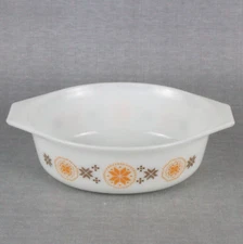 Pyrex Vintage 1960s TOWN and COUNTRY Pattern 1.5 qt Oval Casserole Baking Dish