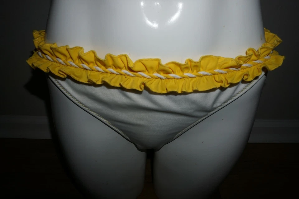 Top bandeau con volantes blanco/amarillo talla grande de pasas y pantalón de cobertura regular Foto 3 de 4
