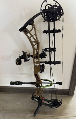 Darton Consequence 2 70lb RH 26''-31.5'' Draw Flat Dark Earth Riser, Black Limbs