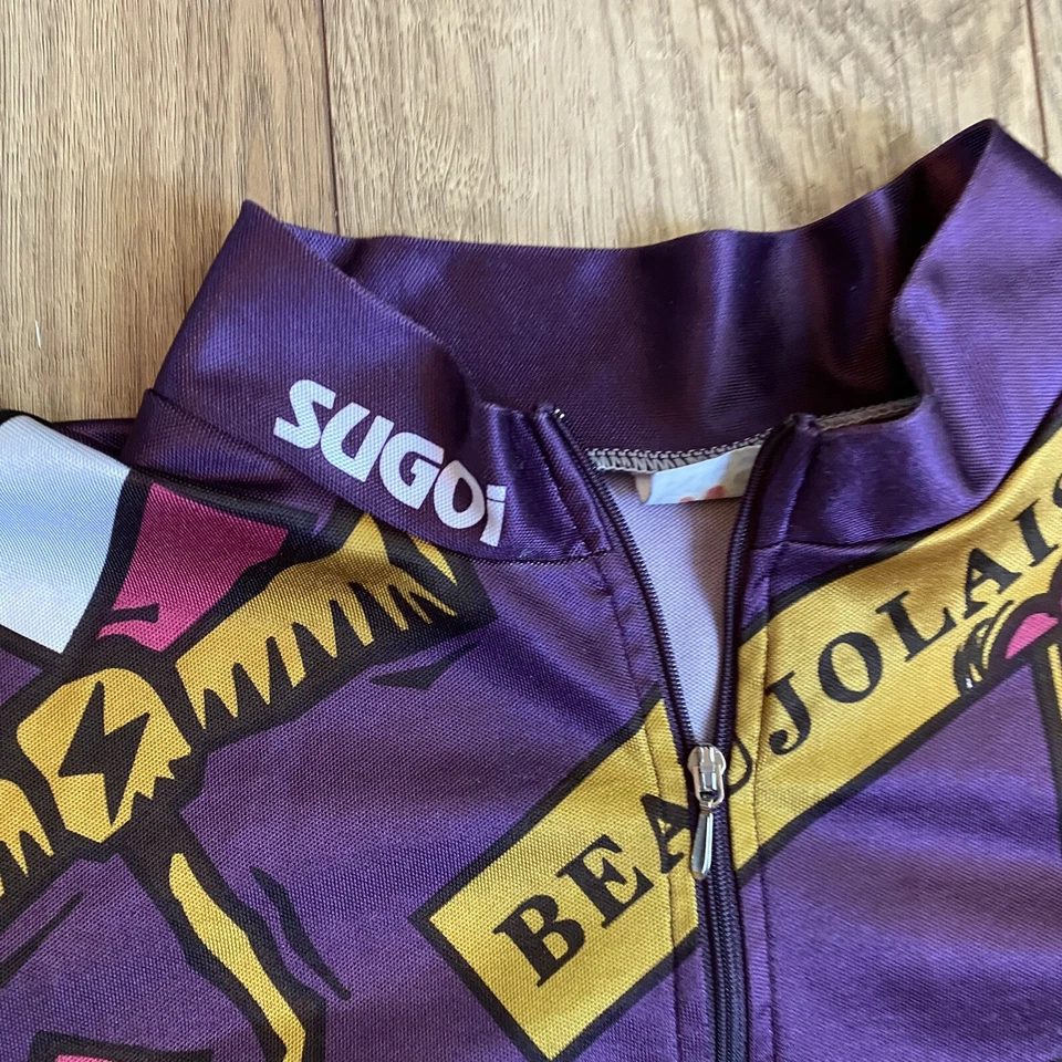 Camiseta deportiva de ciclismo Sugoi con gráfico de vino estampado en todas partes cuartos bolsillos con cremallera años 90 vintage Foto 2 de 4