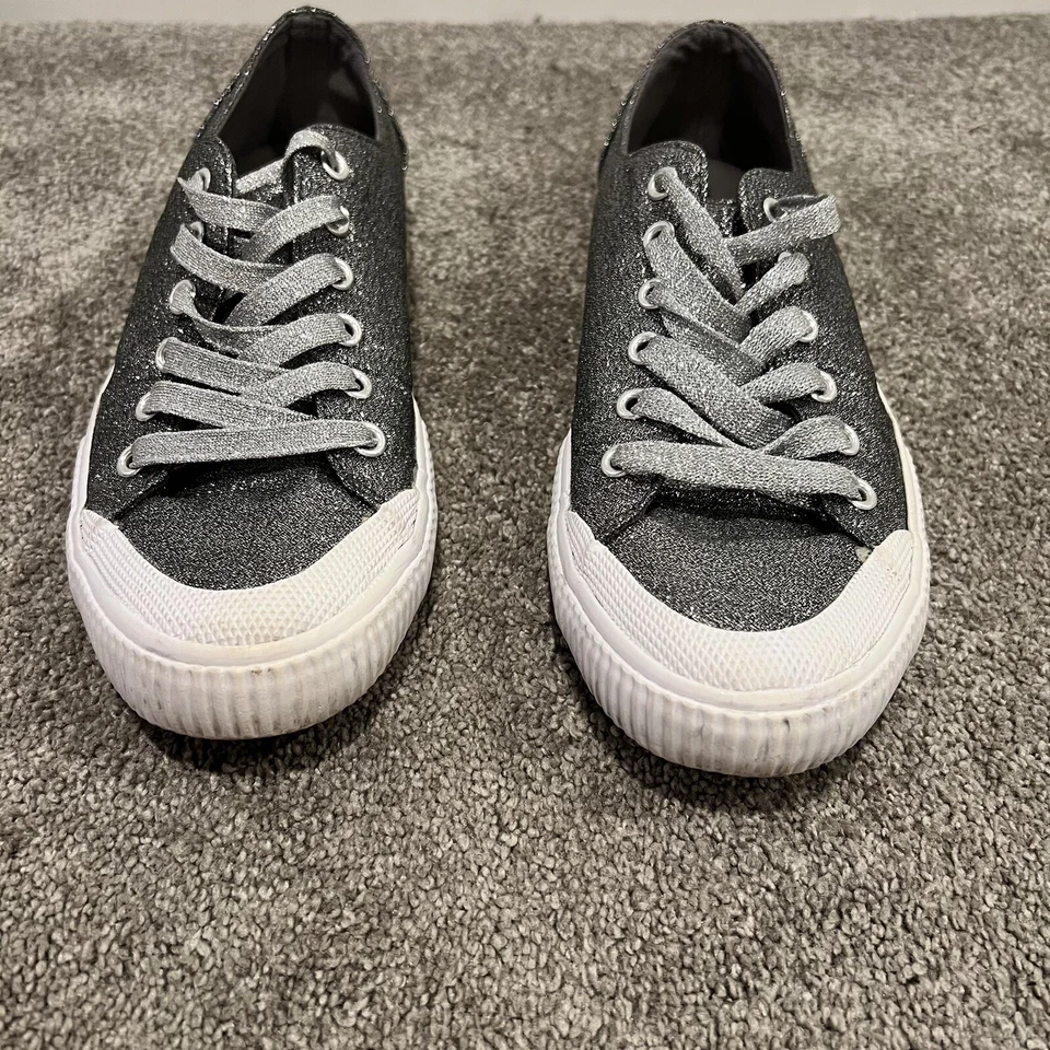 Zapatos de tenis Mossimo Supply Co color plata y blanco para mujer talla 8 Foto 4 de 4