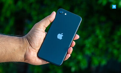 Apple iPhone SE ブラック Amazon.com: Tracfone Apple iPhone SE 5G (3rd Generation