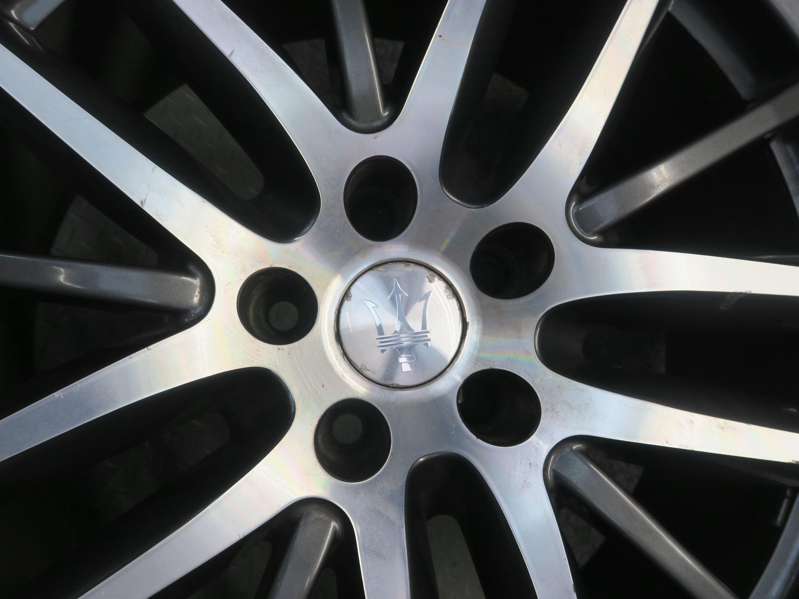 Maserati Ghibli 2014-2020 Front Wheel P/N 670016851