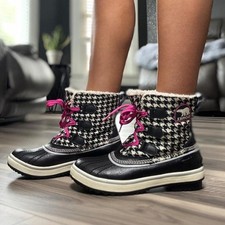 Sorel Joan of Arctic Boots in black & white houndstooth