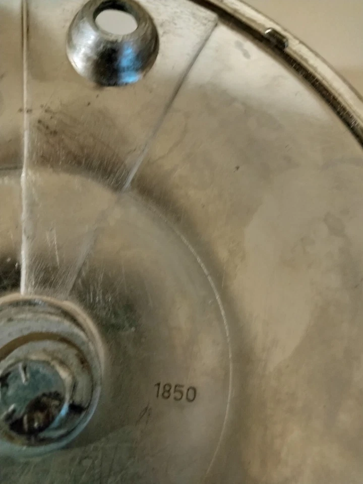 Ruedas X1 Crown Wire - Tapa central cromada de 7-1/4" emblema dorado parte giratoria 1850 Foto 3 de 4