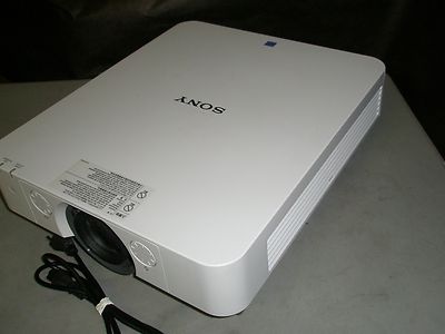 SONY VPL-FX30 LCD PROJECTOR, 4200 LUMENS!! WORKS GREAT!! CLEAR