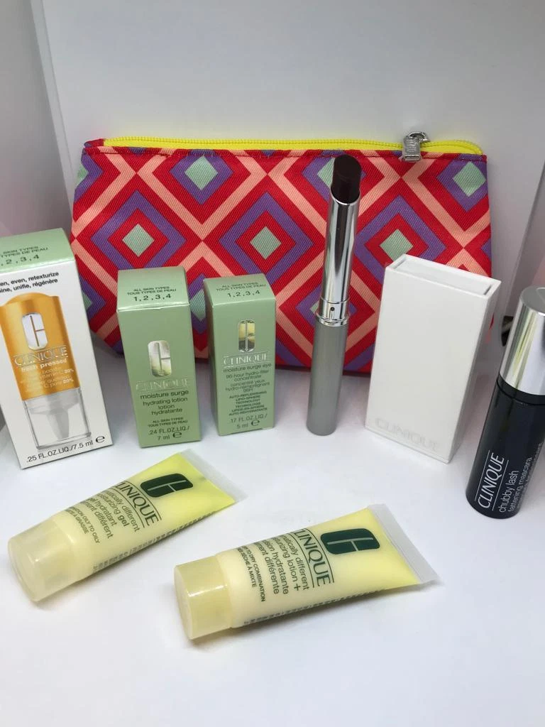 Clinique 9 PC Beauty Travel Kit Skincare+Mascara+eyeshadow+Lipstick+Pouch