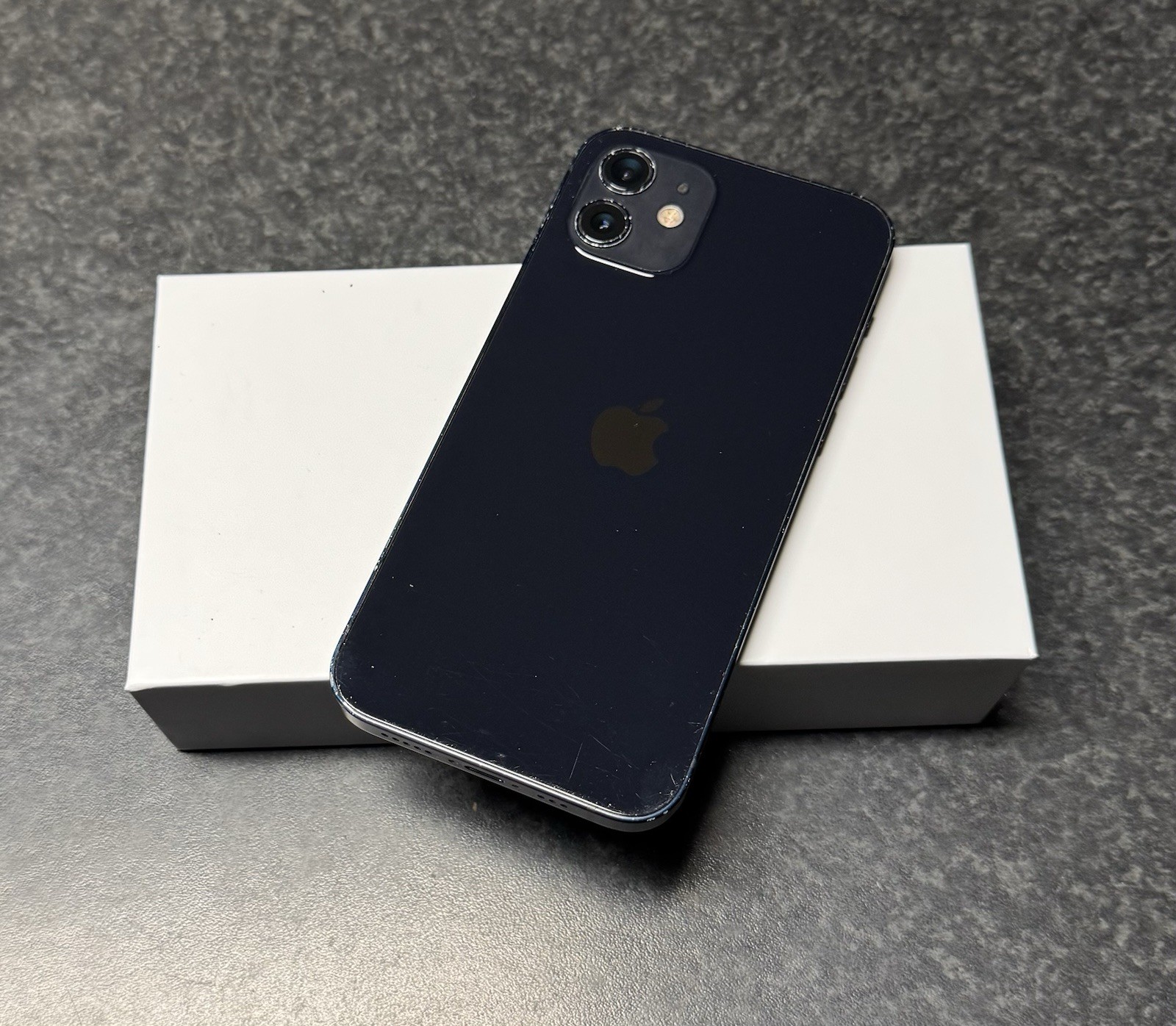 Apple iPhone 12 - 128GB - Unlocked