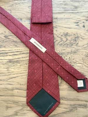 Burberry Men's Red Silk Geometric Tie w/ Logo, Pointed, Woven