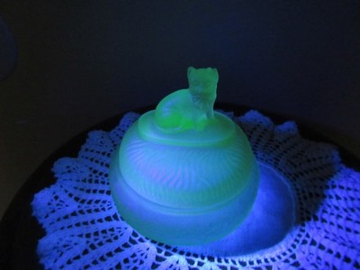 SEATED FELIX CAT FROSTED GREEN POWDER, TRINKET JAR URANIUM GLASS ''GLOWS''