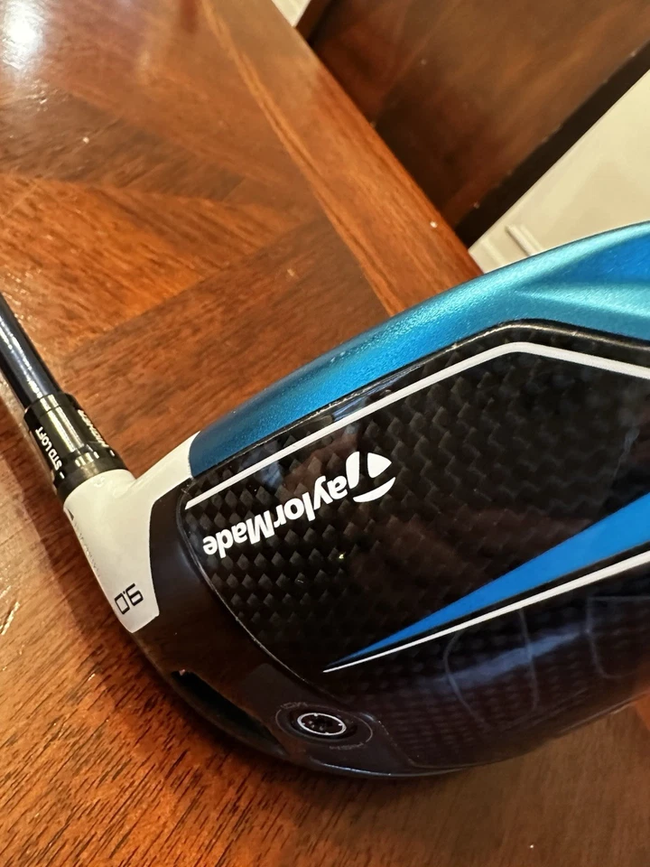 TaylorMade SIM2 Max 9* Driver Right-Handed Stiff Ventus Shaft with Head Cover - Image 3 of 4