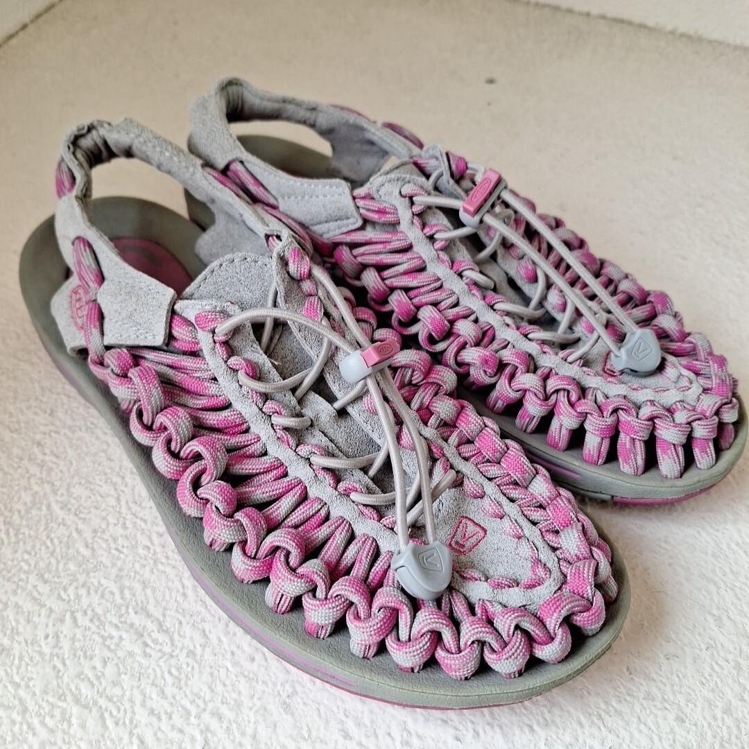 Keen Uneek Sneakers 37 5 US Donna 7 Rosa Grigio Bungee Elasticizzato Acqua Escursionismo Sandalo