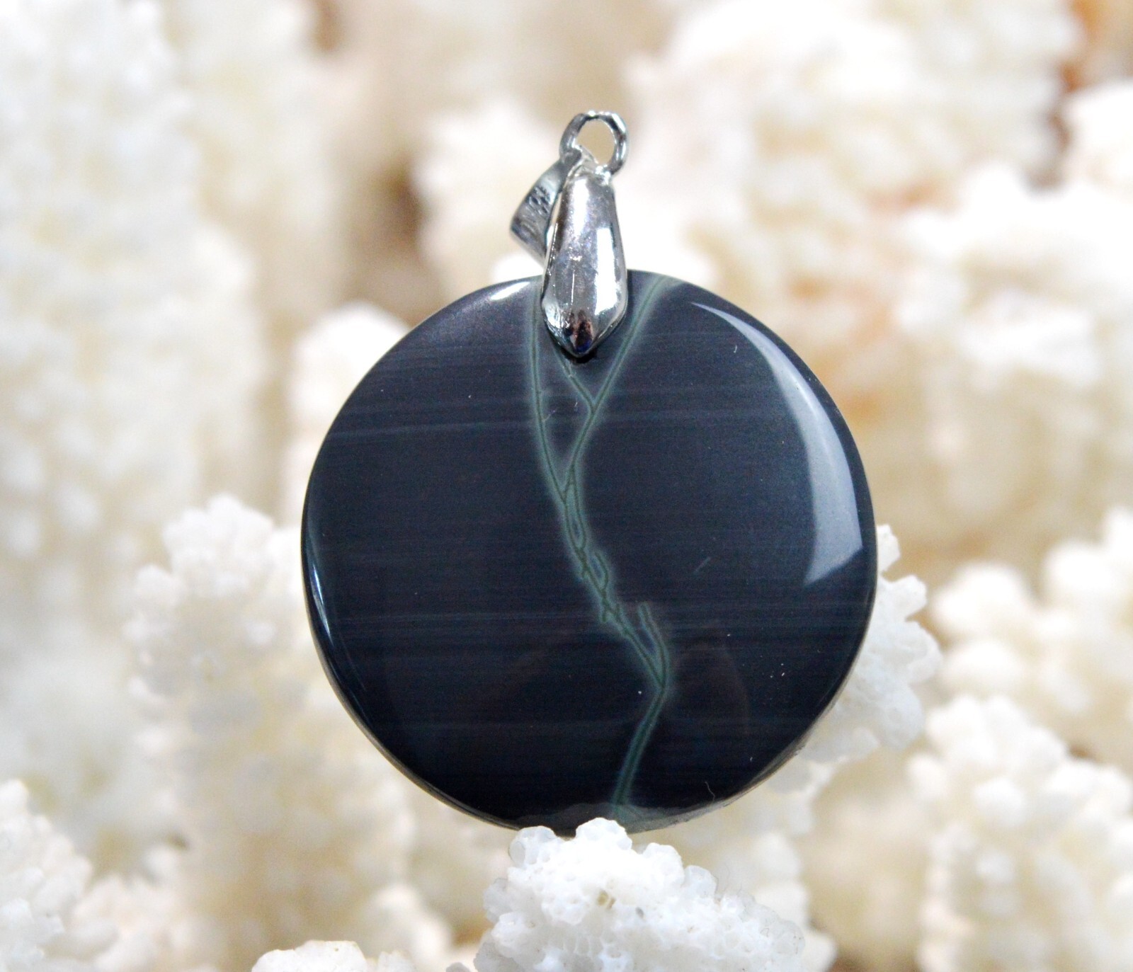 Pendentif cabochon en obsidienne Spider Web du Mexique, une pierre naturelle rare de 39 carats