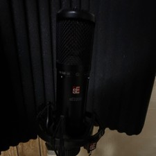 sE Electronics sE2200 Condenser Microphone XLR 3 Pin Black -20 dB Pad