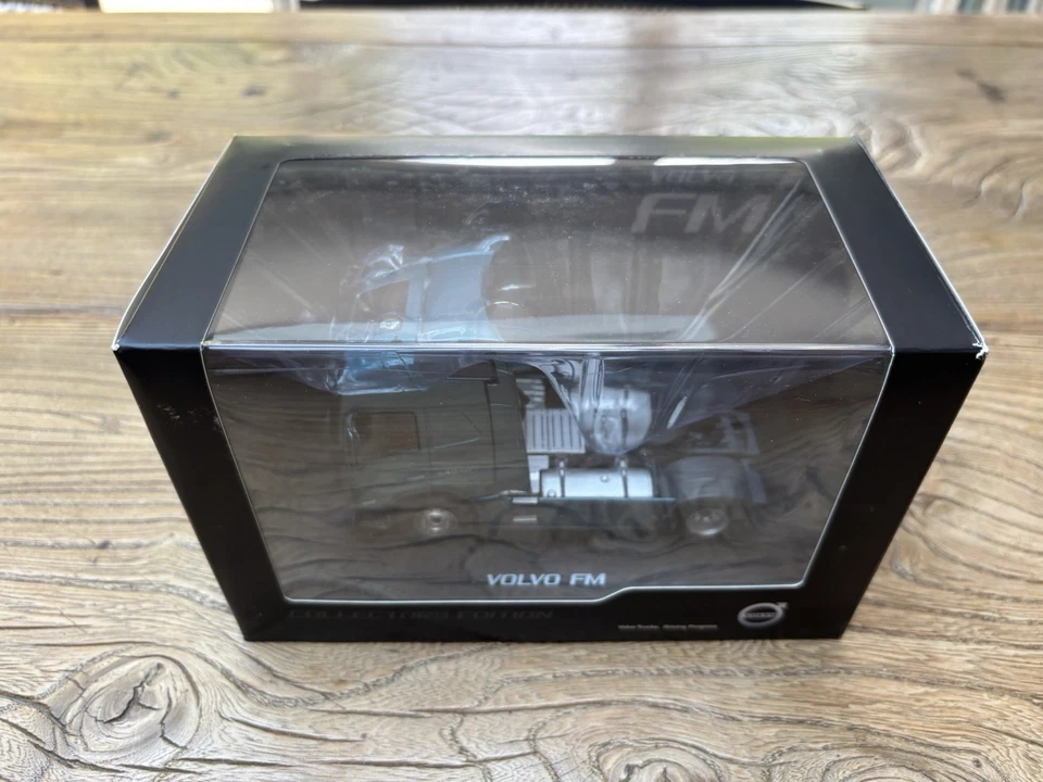 1:43 Eligor Volvo FM 540 4x2 Tractor 2021 in green - 112835 - in Volvo packaging - Image 4 of 4