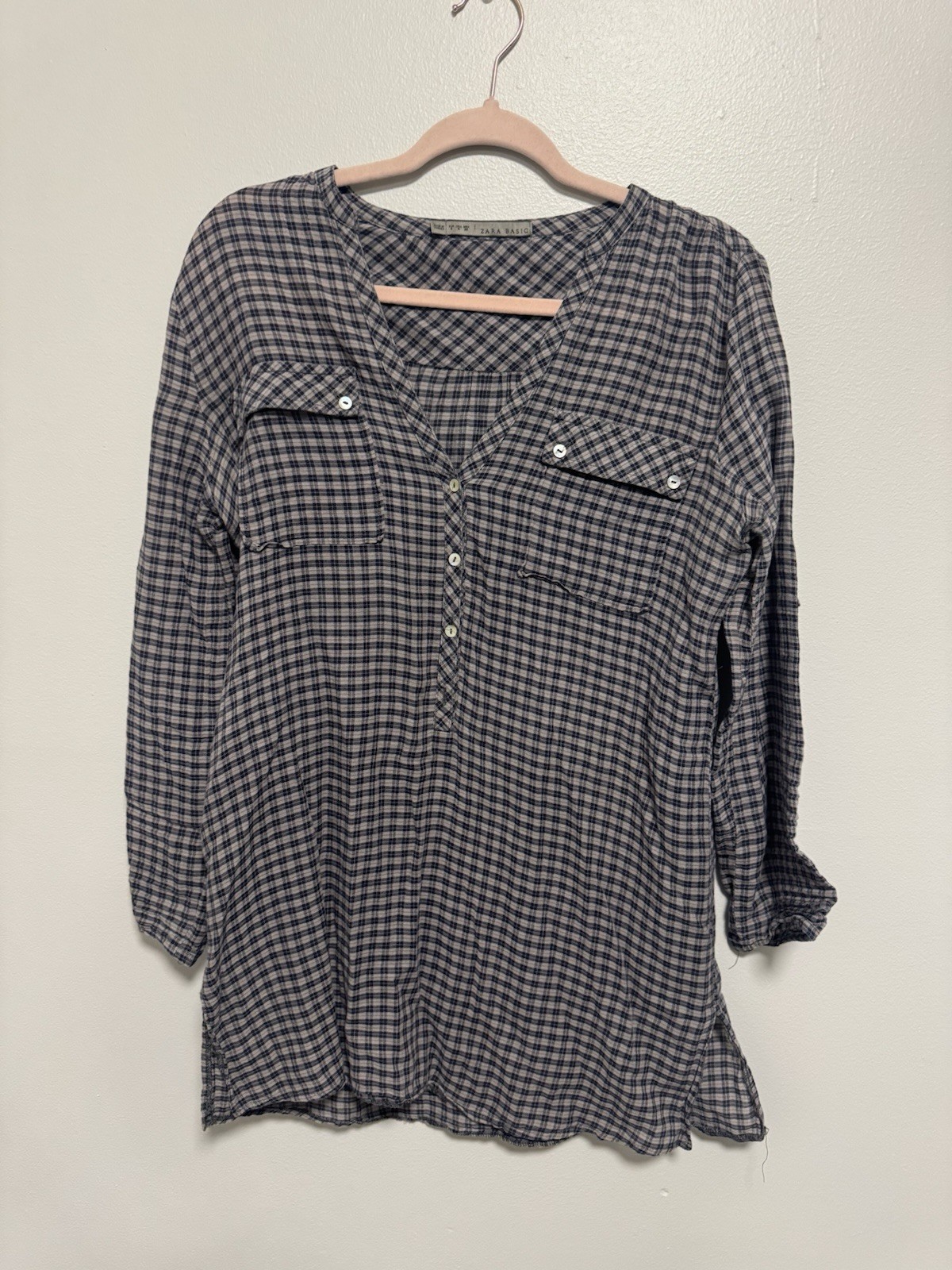 Women’s Zara Basic V-neck Buttoned Lightweight Fl… - image 1