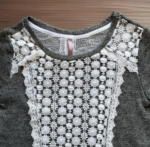 MAUVE Clothing ¾ Sleeve Gray Chambray White Lace Crochet Knit Sweater YOUTH Sz L - Picture 3 of 8