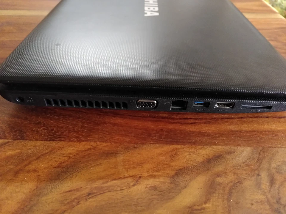 Toshiba Satellite Pro L770 | 17,3" | Intel i5 | 8 GB RAM | 120 GB SSD | GT 525M - Bild 4 von 4