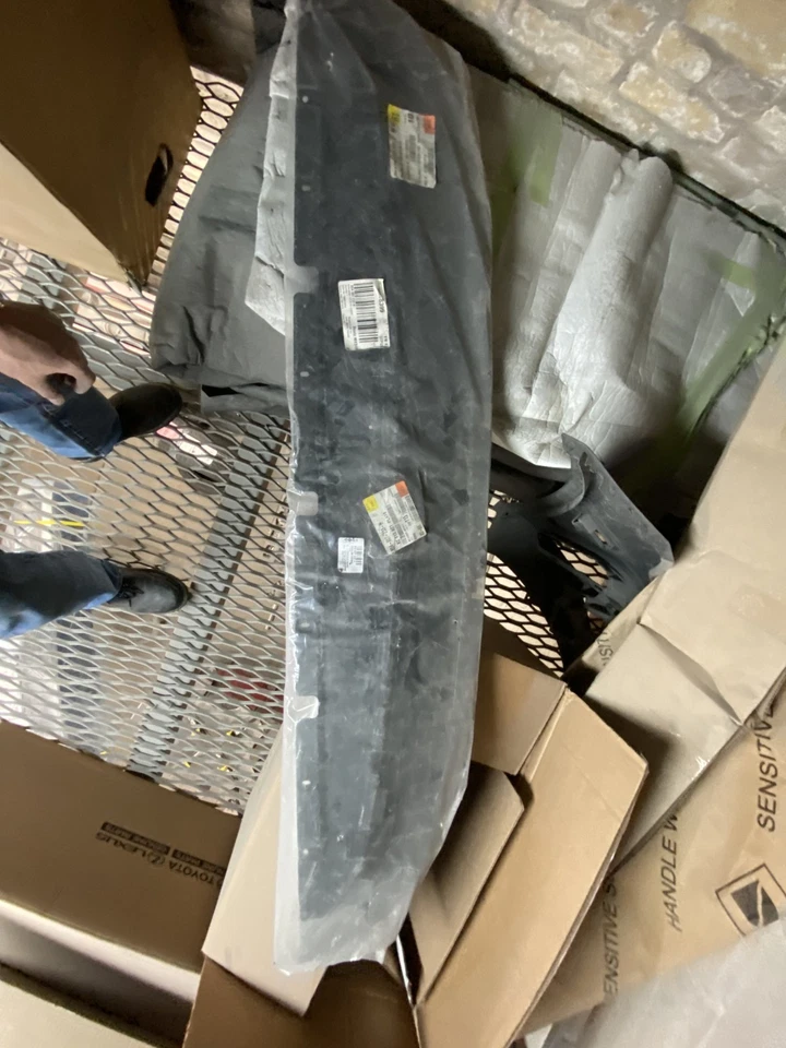 Escudo de suporte de radiador 2021-2025 Audi Q5 Q5 PHEV Q5 Sportback SQ5 SQ5 Sportback - Imagem 3 de 3