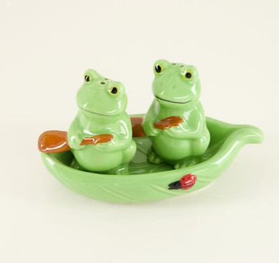 Green Frogs in Boat Ceramic Salt & Pepper Shakers ,  Cracker Barrel NIB
