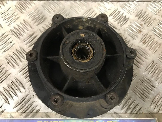 YAMAHA FZ400 RL sprocket carrier 1990 - image 2 of 3