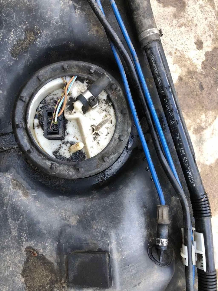 BMW Serie 3 328i 1999 2000 conjunto de tanque de llenado de combustible gasolina 2,8 L OEM Foto 3 de 4