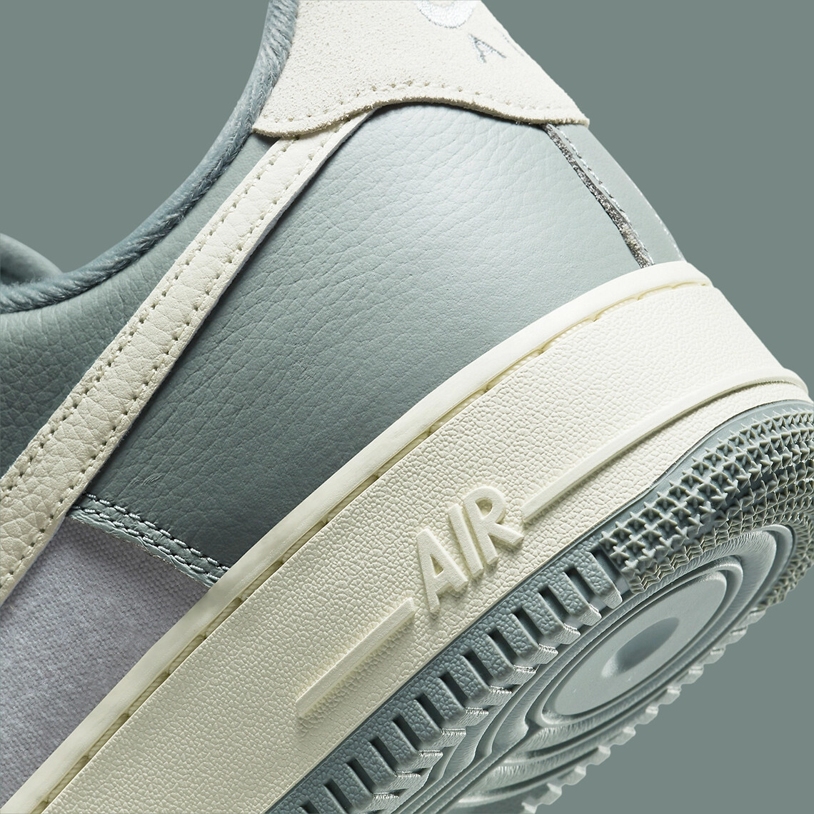 ★関税込★NIKE★NIKE AIR FORCE 1 '07 MICA GREEN★23-30cm★ Nike Air Force 1 