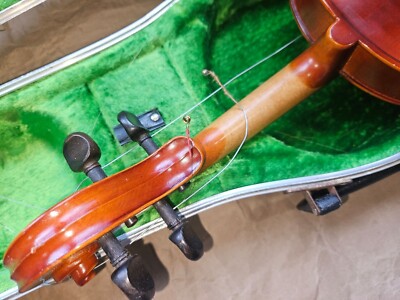 Suzuki model 220 sized 4/4 violin w/ case/bow, Japan 1976, V-Good