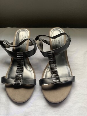 PREDICTIONS COMFORT PLUS 2 1/4  INCH HEEL SILVER RHINESTONE SANDALS  Size 8W