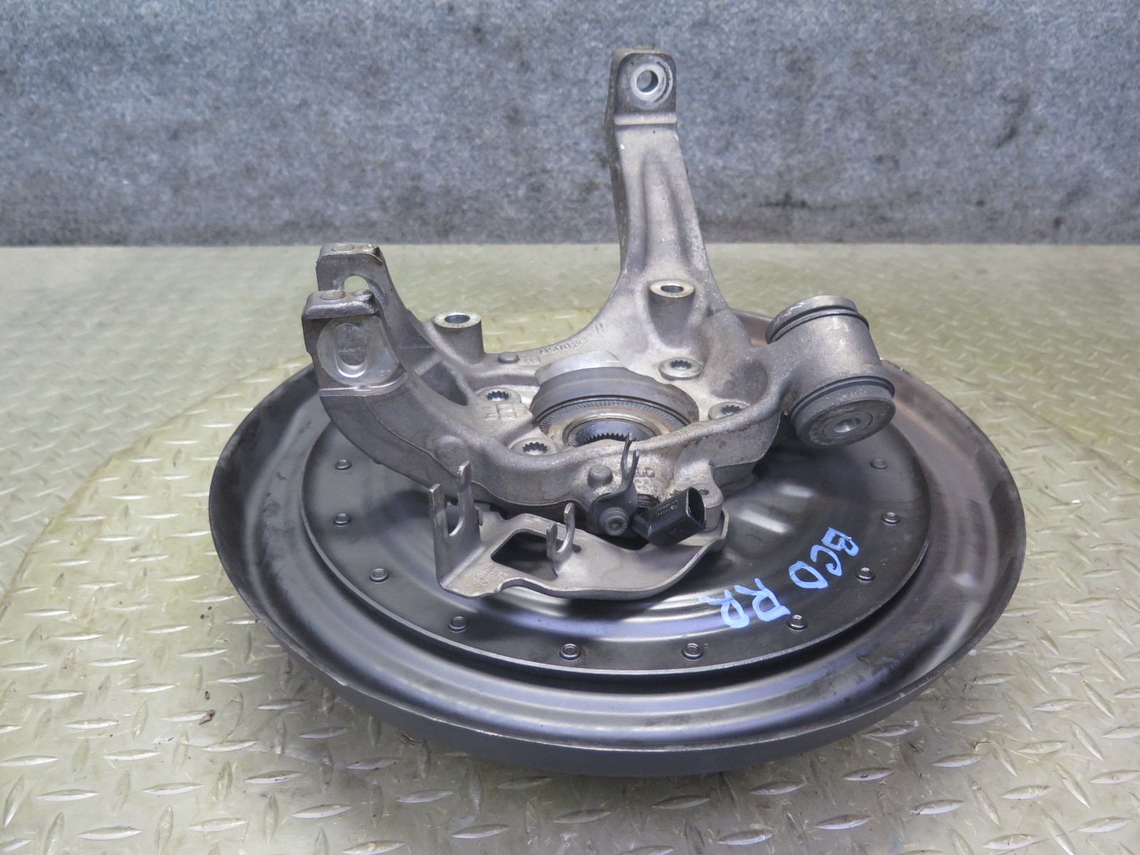 2006-2012 BENTLEY CONTINENTAL FLYING SPUR REAR RIGHT SPINDLE KNUCKLE WHEEL HUB