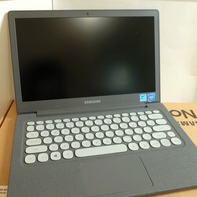 Samsung Notebook Flash 13.3'' Laptop 4GB Intel N4000 Windows 10 Intel - NP530XBB