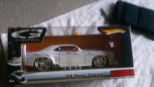 Hot Wheels 1/24 G - Machines '69 Chevy Camaro series #1 - Picture 2 of 4