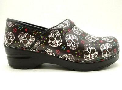 skull clogs women's