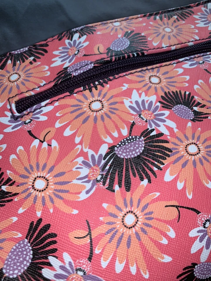 Bolso clutch de pañales florales Foto 2 de 4