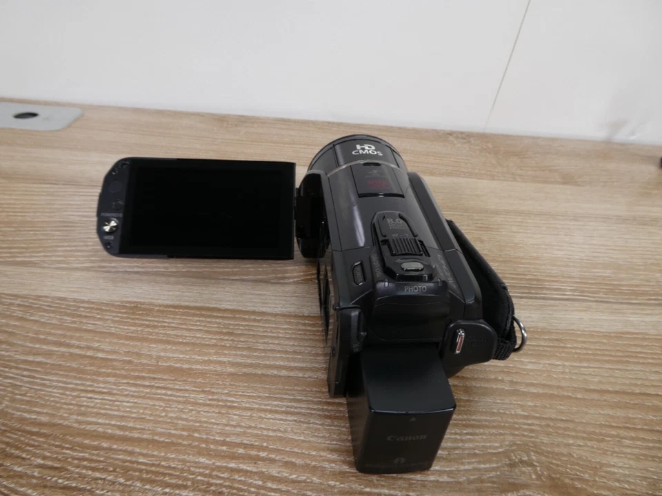 Canon VIXIA HF S20 Full HD 1080p AVCHD 8GB Flash Camcorder 10x - Tested - Image 4 of 4