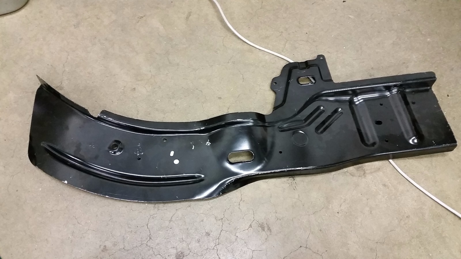 05-10 Chevrolet Cobalt Fender Outer Rail Right OEM 15858875